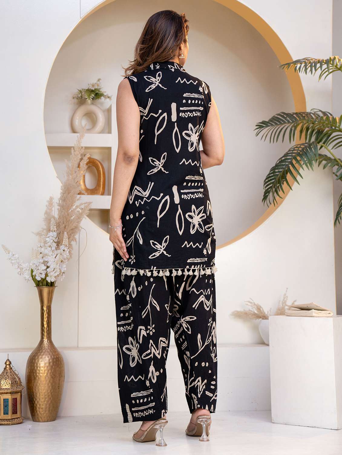 women printed sleeveless kurta salwar set with dupatta - 22608769 -  Standard Image - 4
