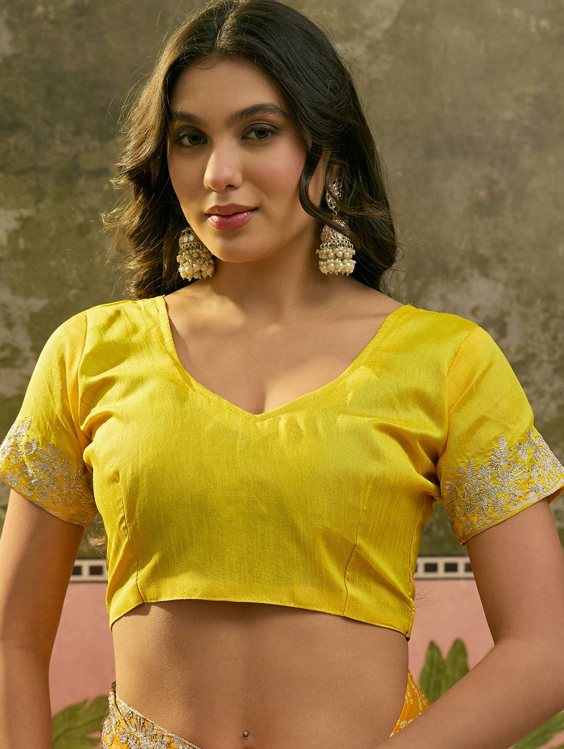 women bandhani printed saree with blouse - 22610113 -  Standard Image - 4
