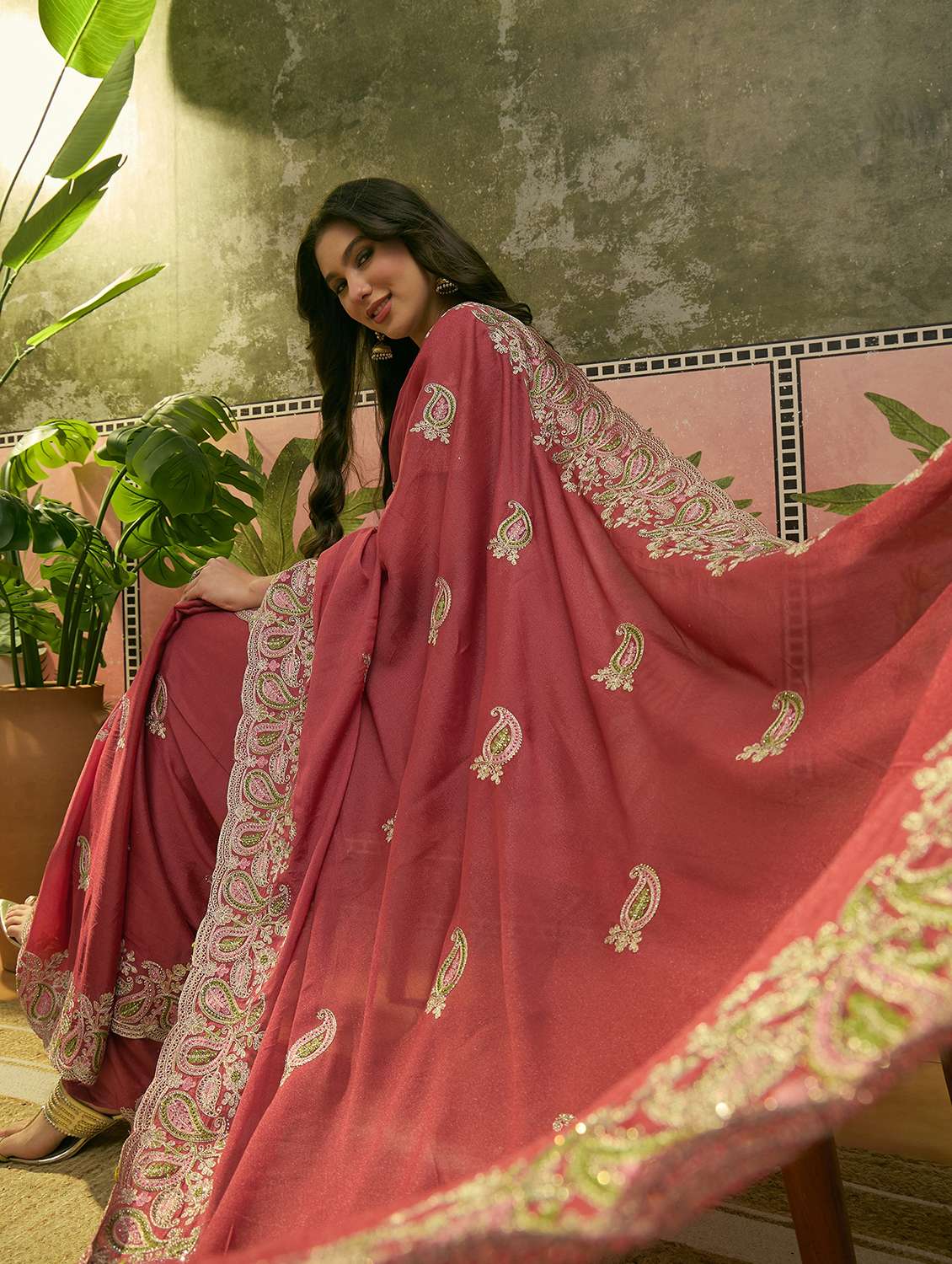 Women Solid With Work Embroidered Saree With Blouse - 22610129 -  Standard Image - 4