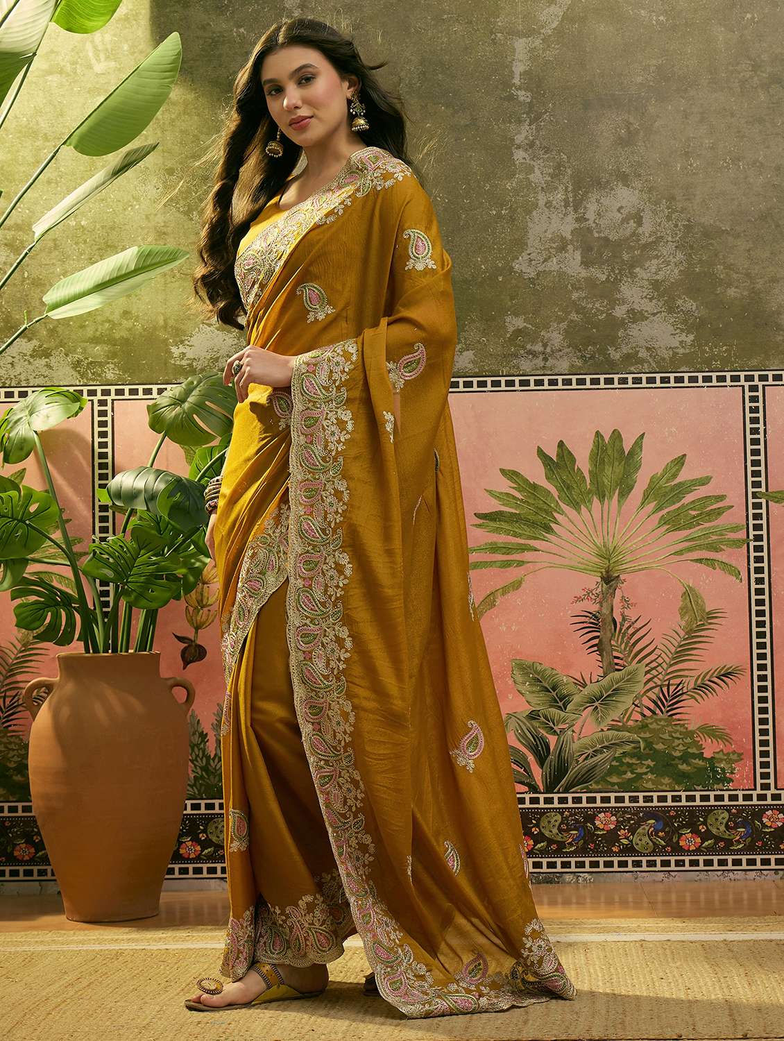Women Solid With Work Embroidered Saree With Blouse - 22610133 -  Standard Image - 1