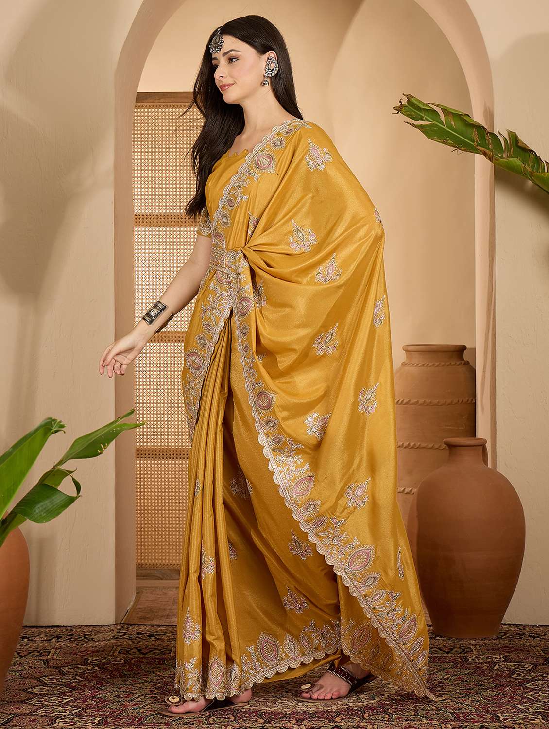 Women Solid With Work Embroidered Saree With Blouse - 22610137 -  Standard Image - 1