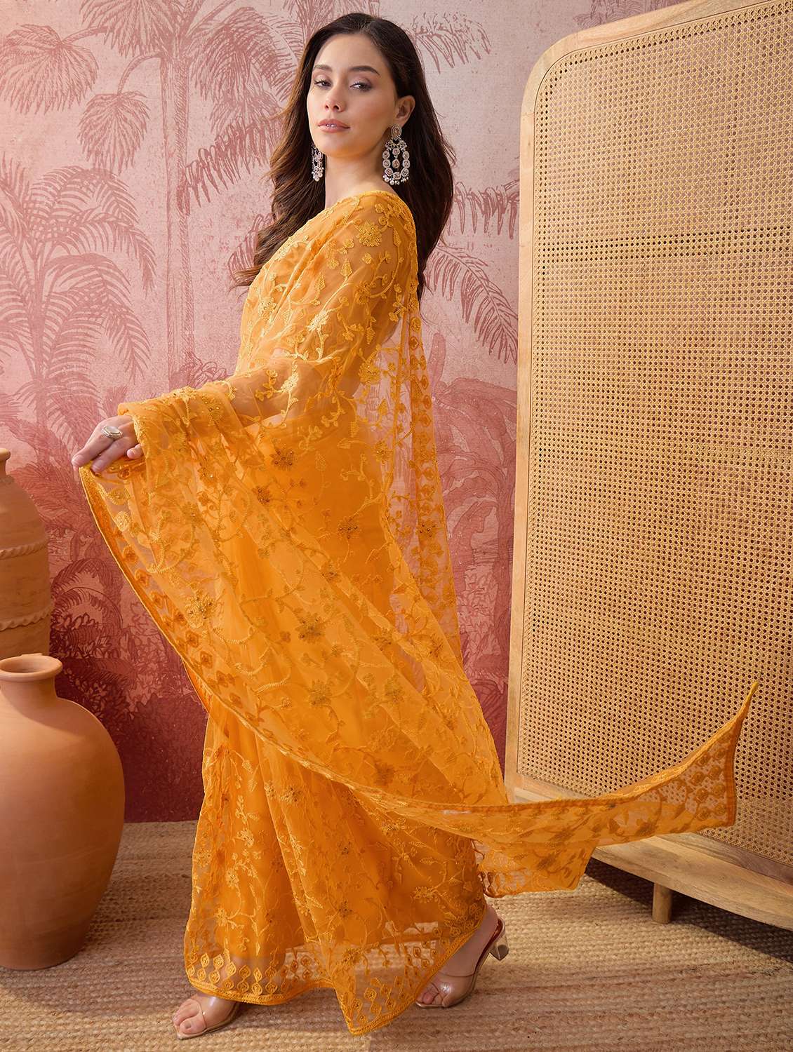 Women Solid With Work Embroidered Saree With Blouse - 22610143 -  Standard Image - 4