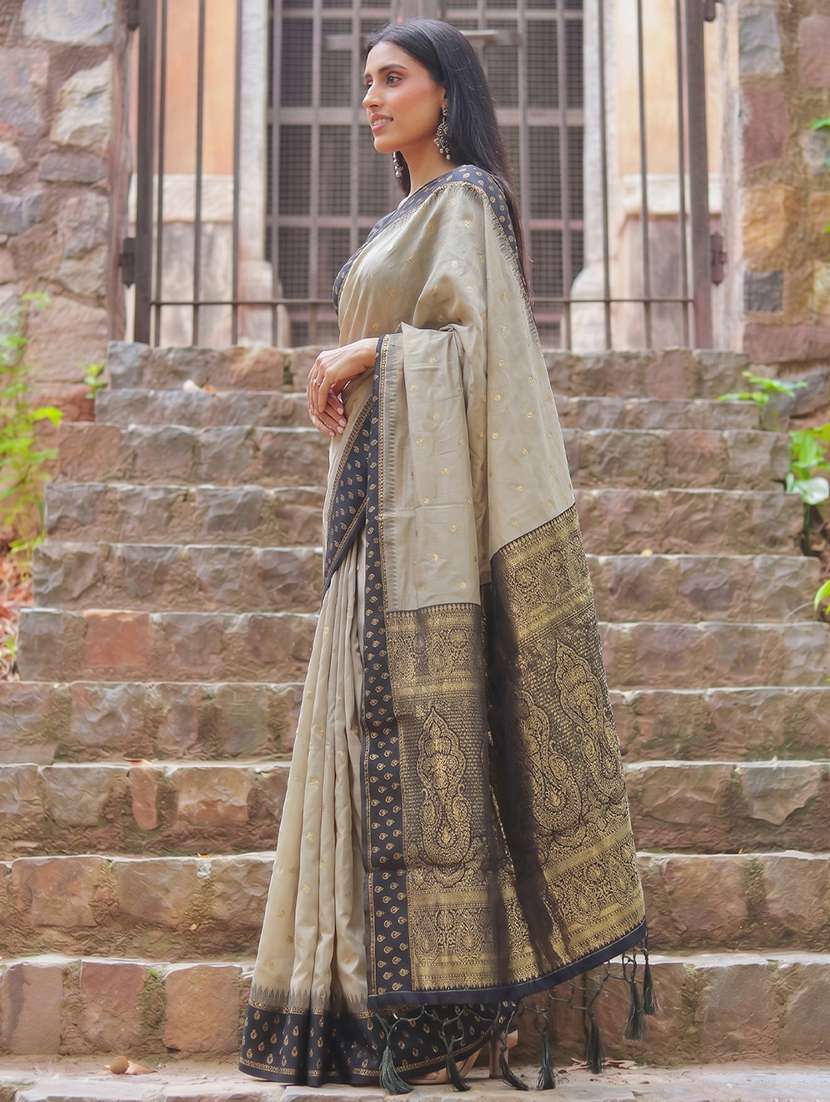 women self design bordered saree with blouse - 22610255 -  Standard Image - 1