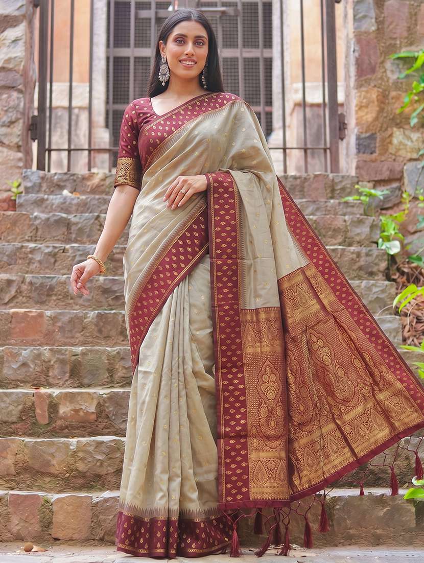 women self design bordered saree with blouse