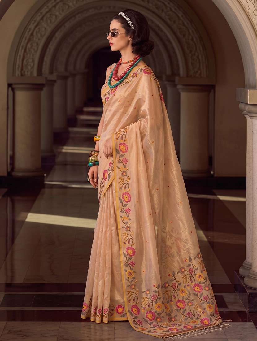 women self design handloom saree with blouse - 22610267 -  Standard Image - 1
