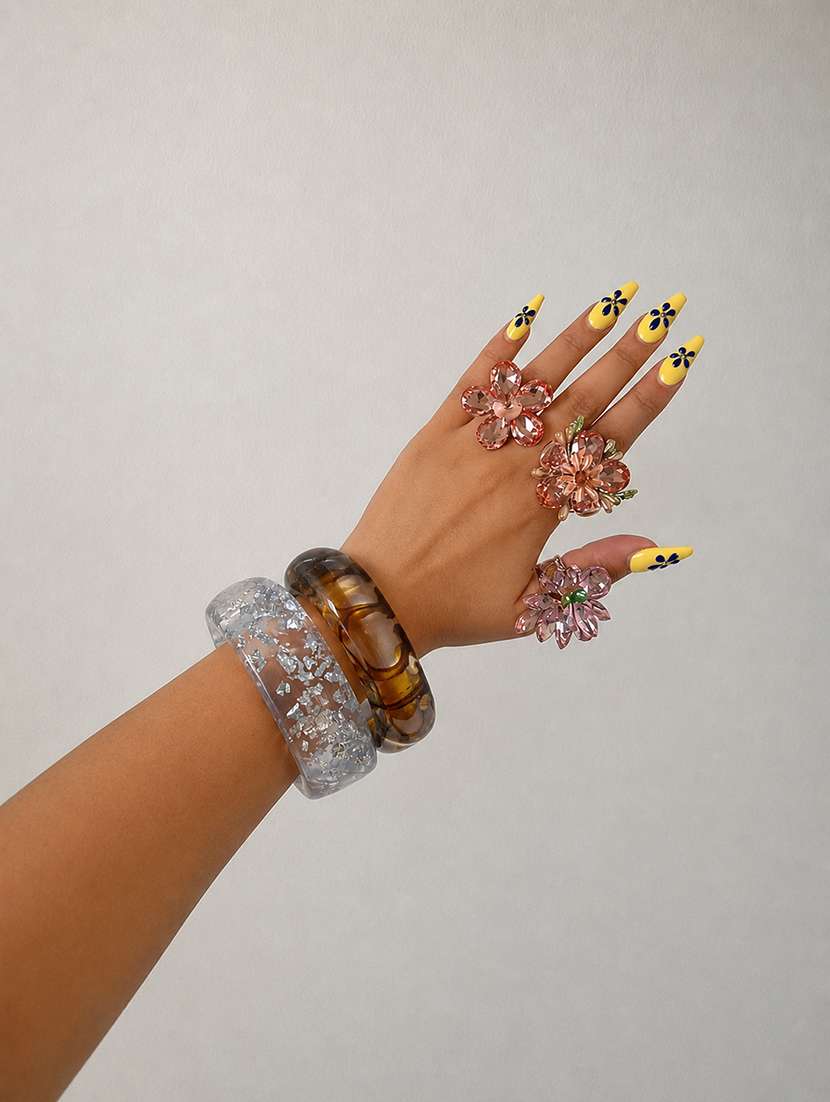 Women Set Of 2 Resin Tortoise Shell & Transparent Glitter Glossy Bangles - 22614904 -  Standard Image - 4