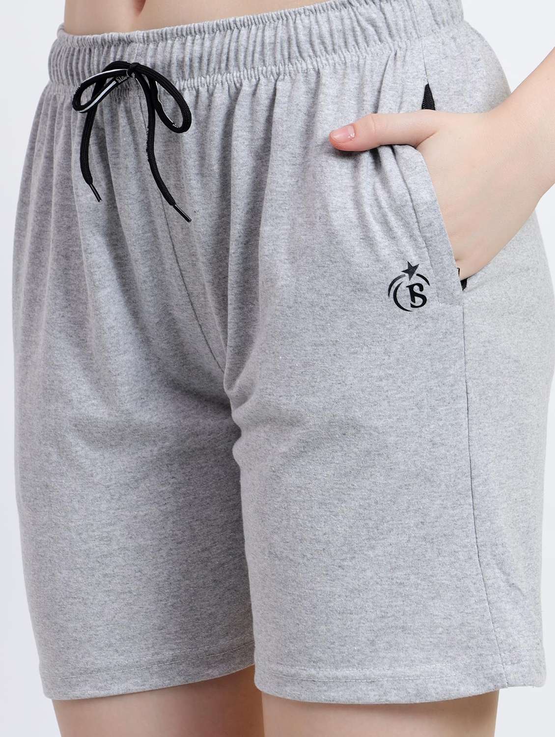 women solid mid rise regular fit shorts - 22615076 -  Standard Image - 1