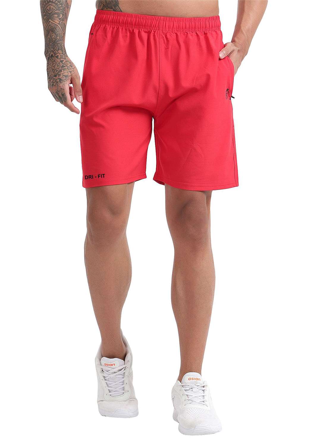 men solid mid rise regular fit shorts
