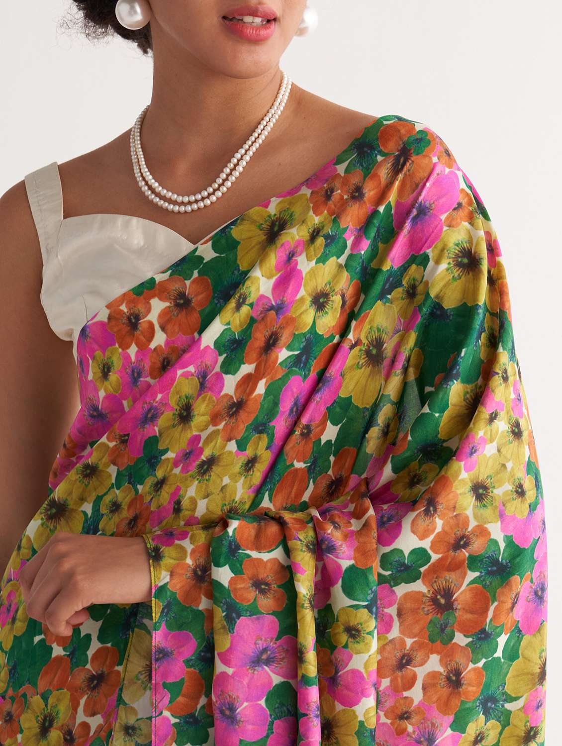 women floral printed saree with blouse - 22615567 -  Standard Image - 1