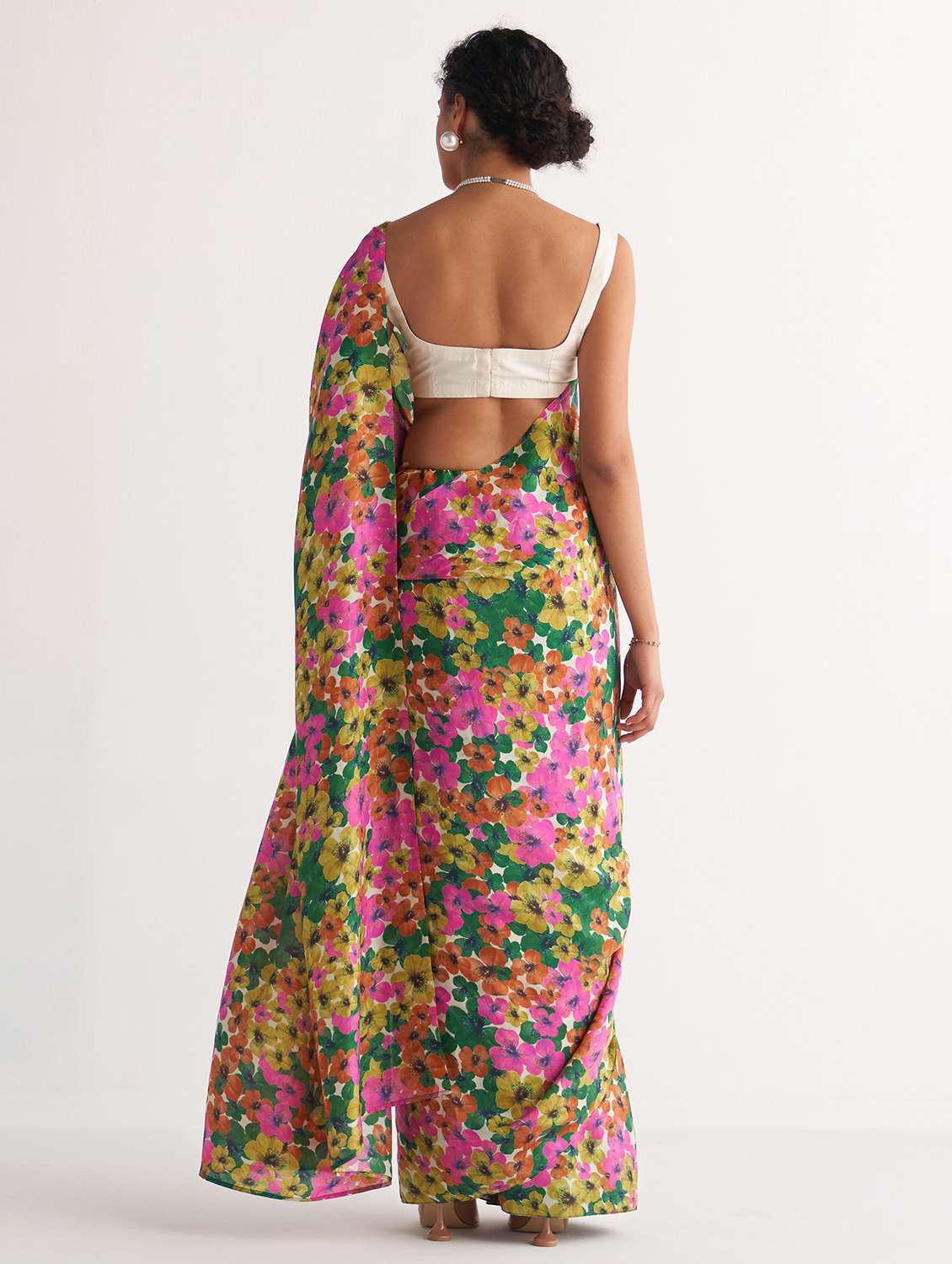 women floral printed saree with blouse - 22615567 -  Standard Image - 4