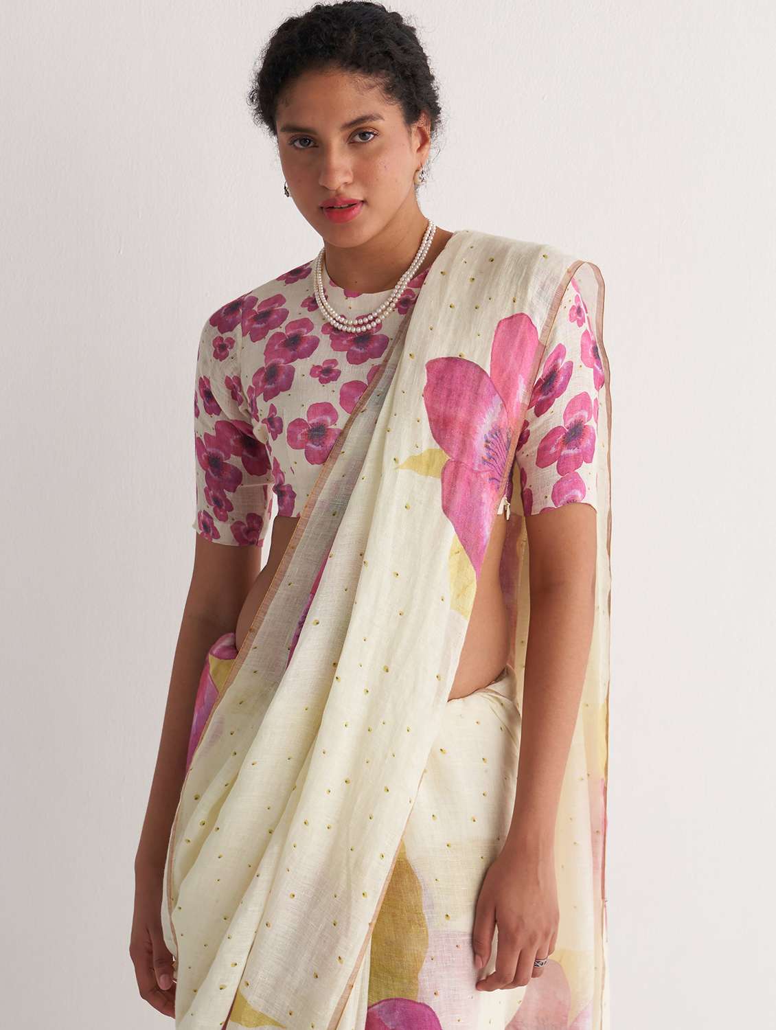 women floral printed saree with blouse - 22615568 -  Standard Image - 4