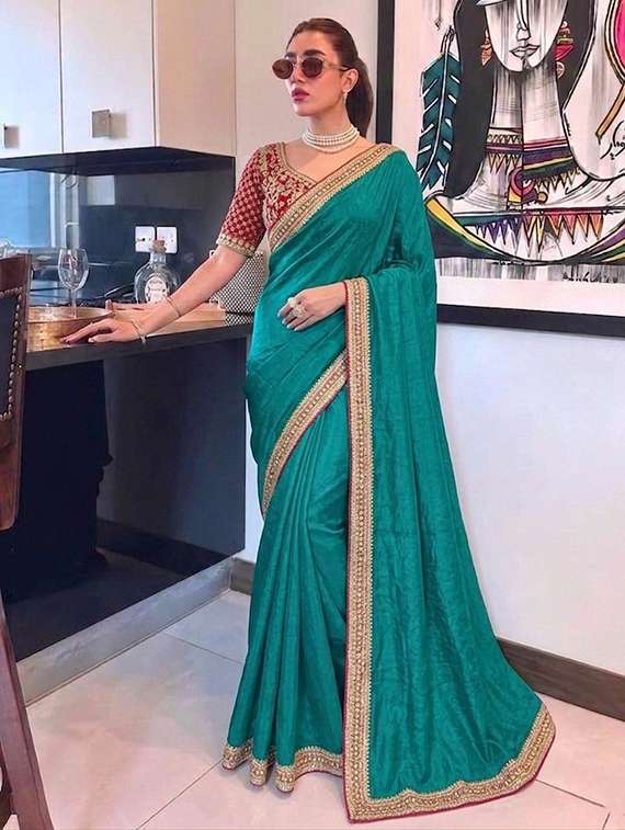 women solid with bordered saree with blouse