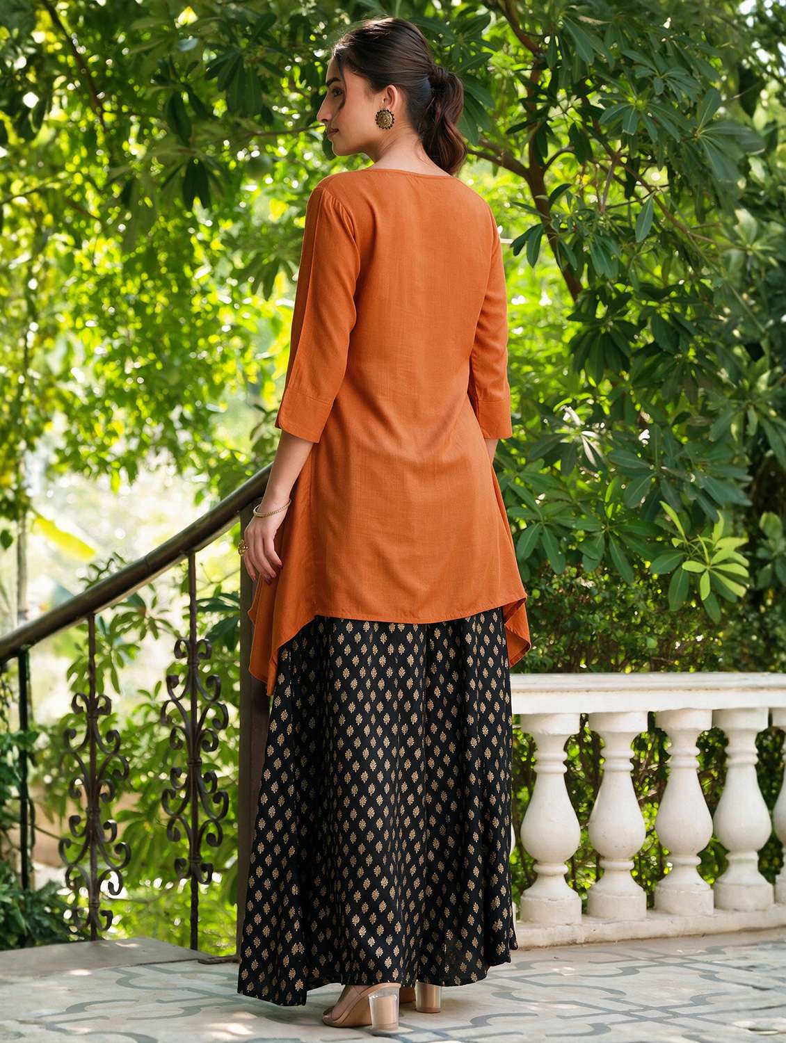 Women Solid Three Quarter Sleeves Asymmetric Kurta - 22616297 -  Standard Image - 4