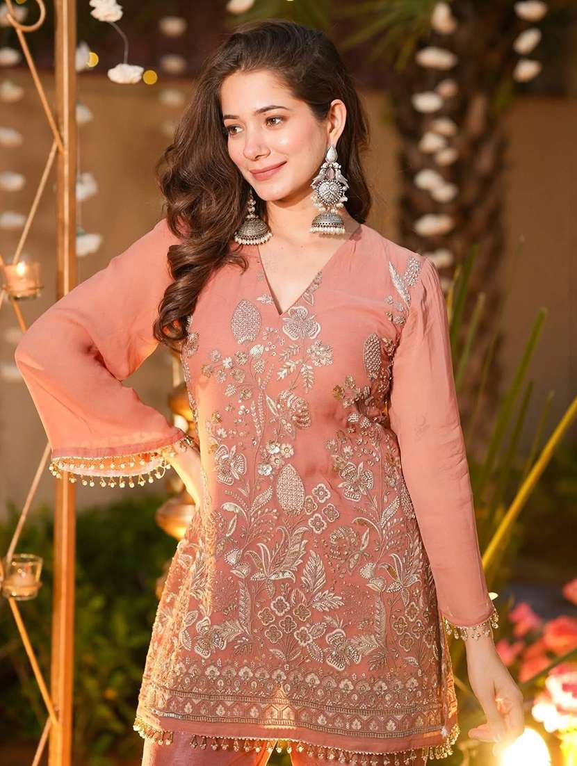 Women Embroidered Three Quarter Sleeves Kurta Pant Set - 22616301 -  Standard Image - 1