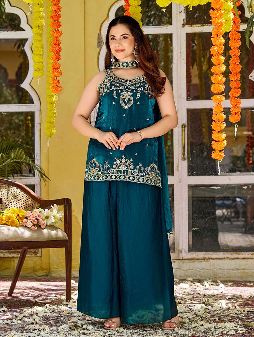women embroidered sleeveless kurta palazzo set with dupatta