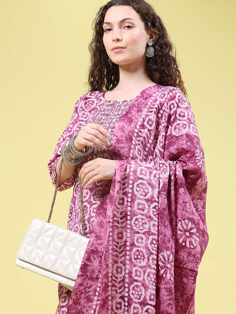 Women Printed Three Quarter Sleeves Kurta Pant Set With Dupatta - 22616594 -  Standard Image - 4