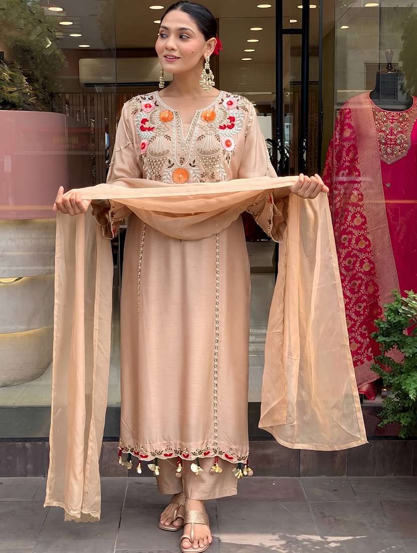 women embroidered long sleeves kurta pant set with dupatta - 22616657 -  Standard Image - 4