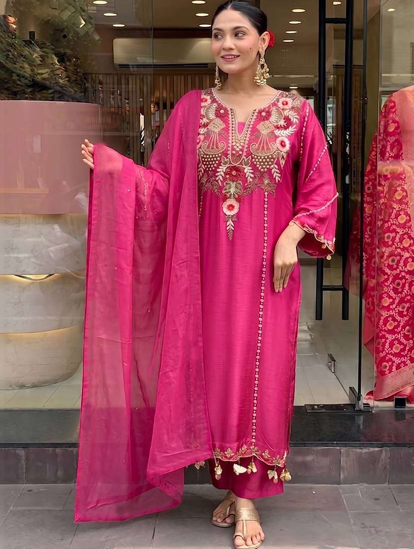 women embroidered long sleeves kurta pant set with dupatta