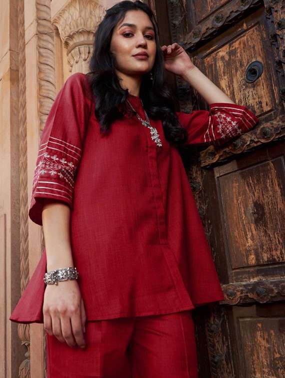 Women Embroidered Three Quarter Sleeves Kurta Pant Set - 22616684 -  Standard Image - 1
