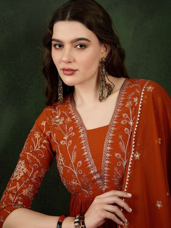 Women Embroidered Three Quarter Sleeves Kurta Pant Set With Dupatta - 22616697 -  Standard Image - 1