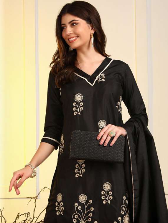 Women Embroidered Three Quarter Sleeves Kurta Pant Set With Dupatta - 22616708 -  Standard Image - 1