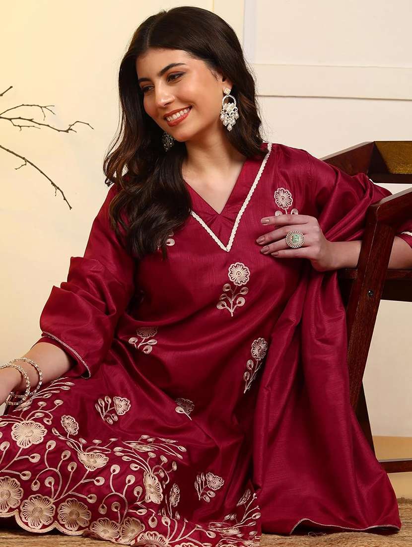 Women Embroidered Three Quarter Sleeves Kurta Pant Set With Dupatta - 22616711 -  Standard Image - 1