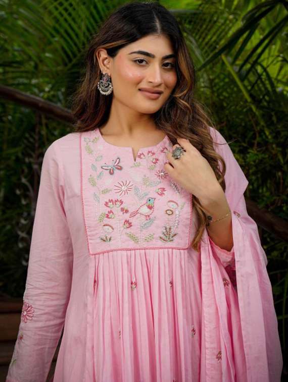 Women Embroidered Long Sleeves Kurta Pant Set With Dupatta - 22616717 -  Standard Image - 1