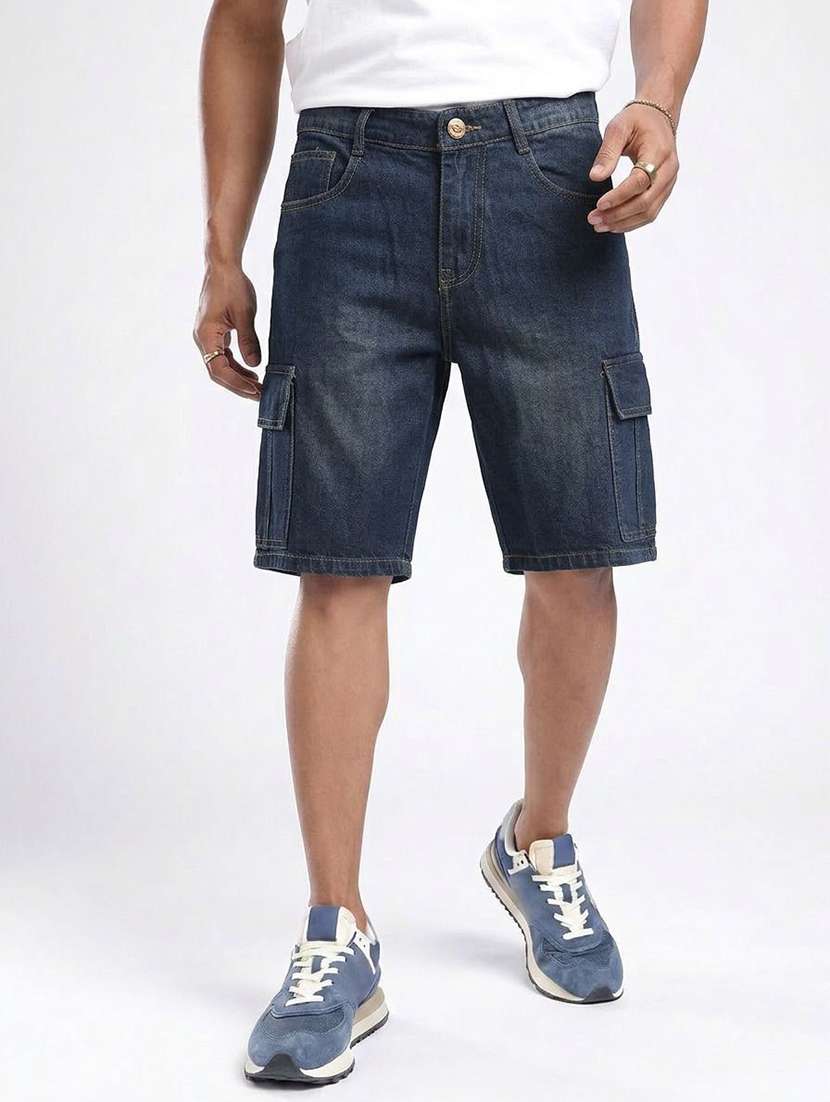 men washed mid rise regular fit cargo shorts