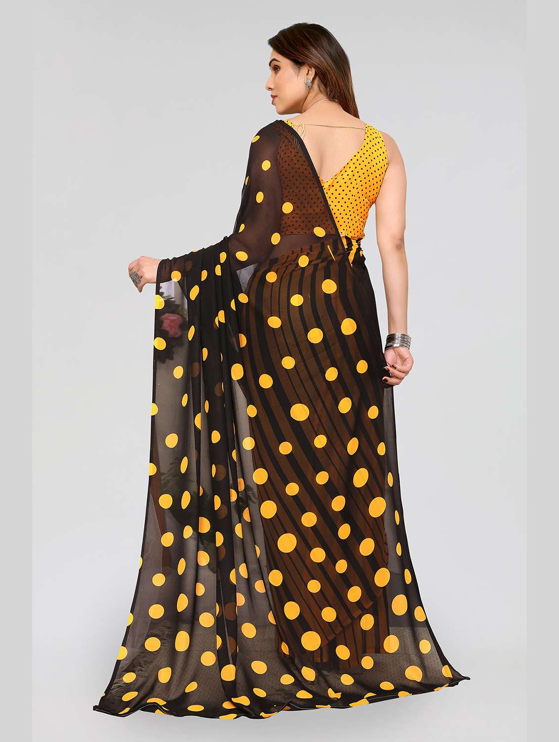 women pack of 2 printed combo saree with blouse - 22617202 -  Standard Image - 1
