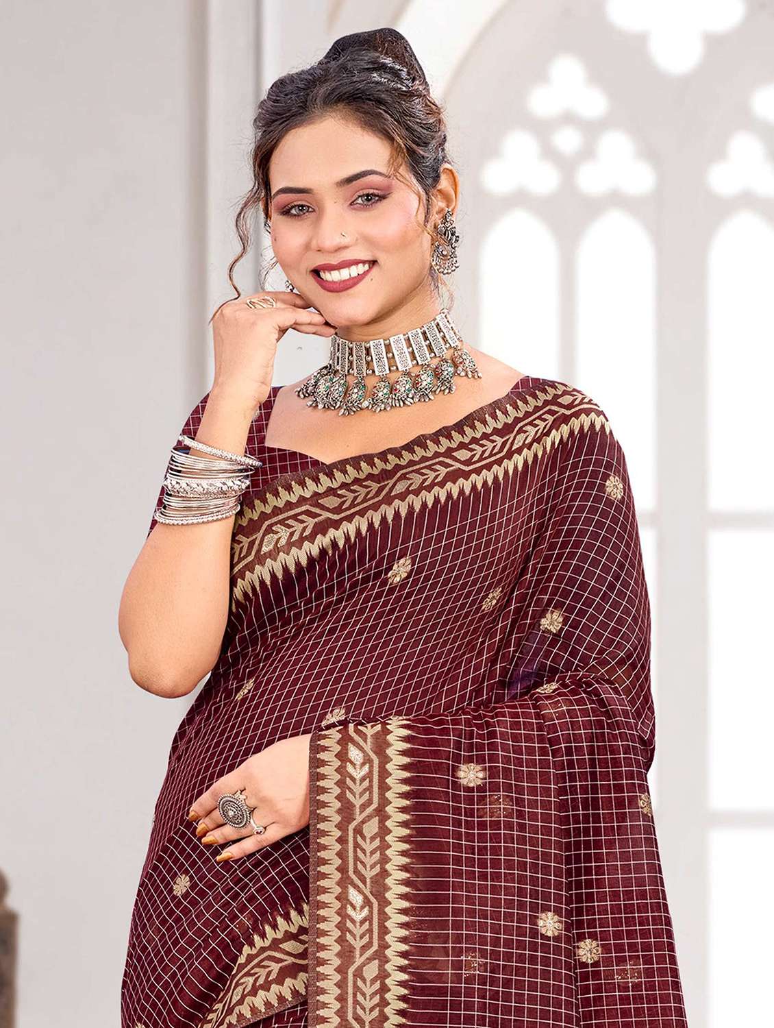 women checkered bordered saree with blouse - 22618086 -  Standard Image - 1
