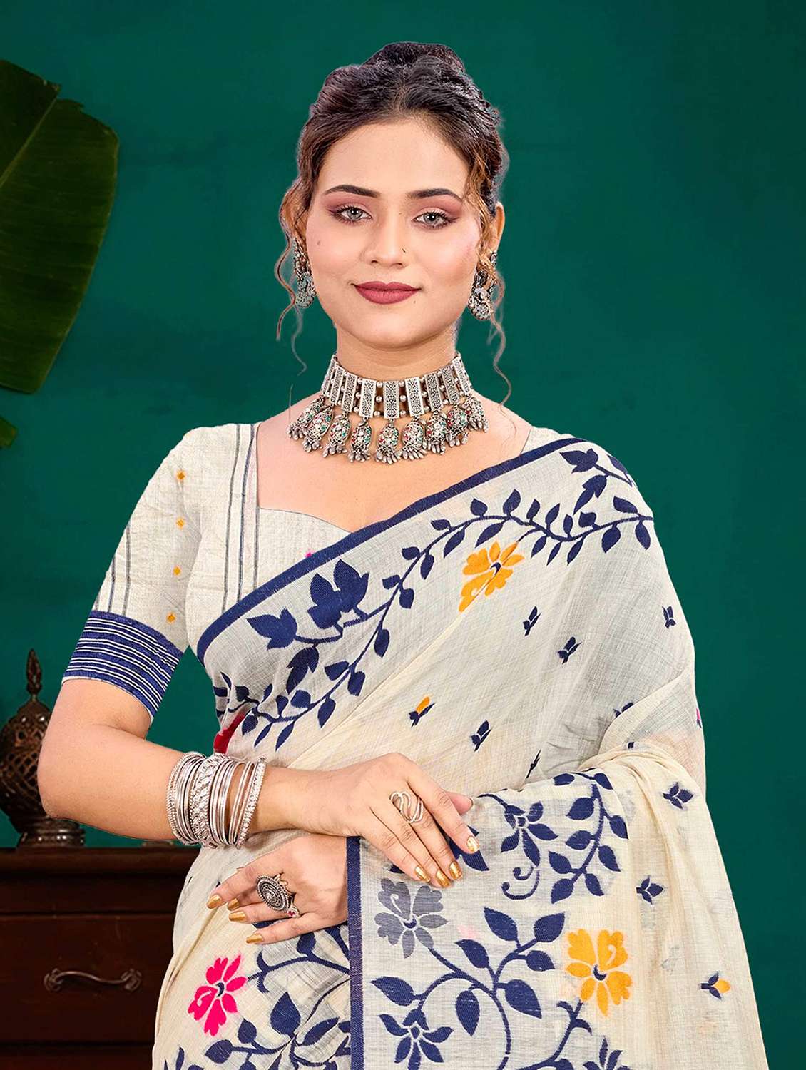 Women Floral Self Design Bordered Saree With Blouse - 22618105 -  Standard Image - 1