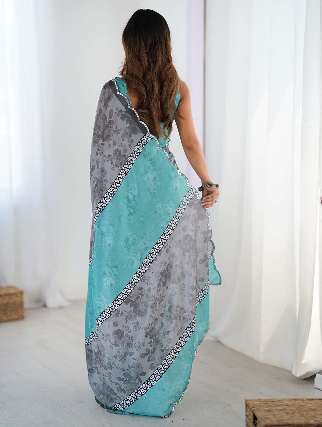 women printed casual wear saree with blouse - 22618513 -  Standard Image - 4