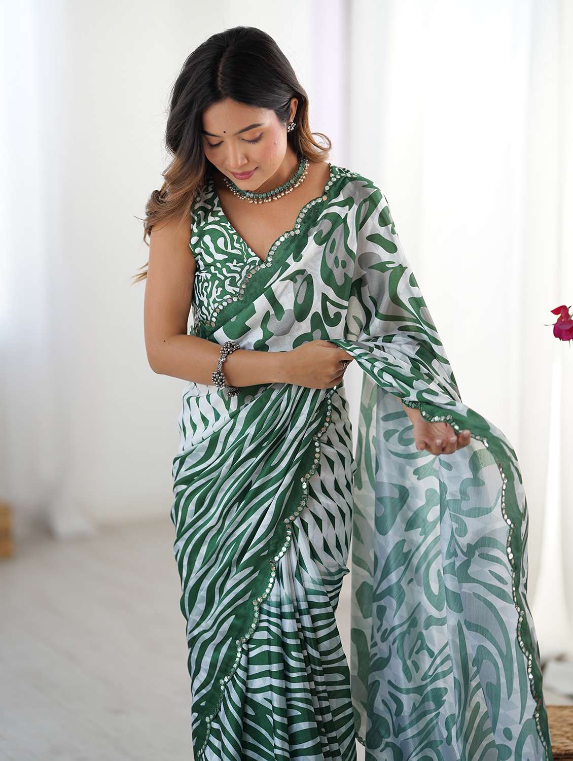 women printed casual wear saree with blouse - 22618533 -  Standard Image - 1