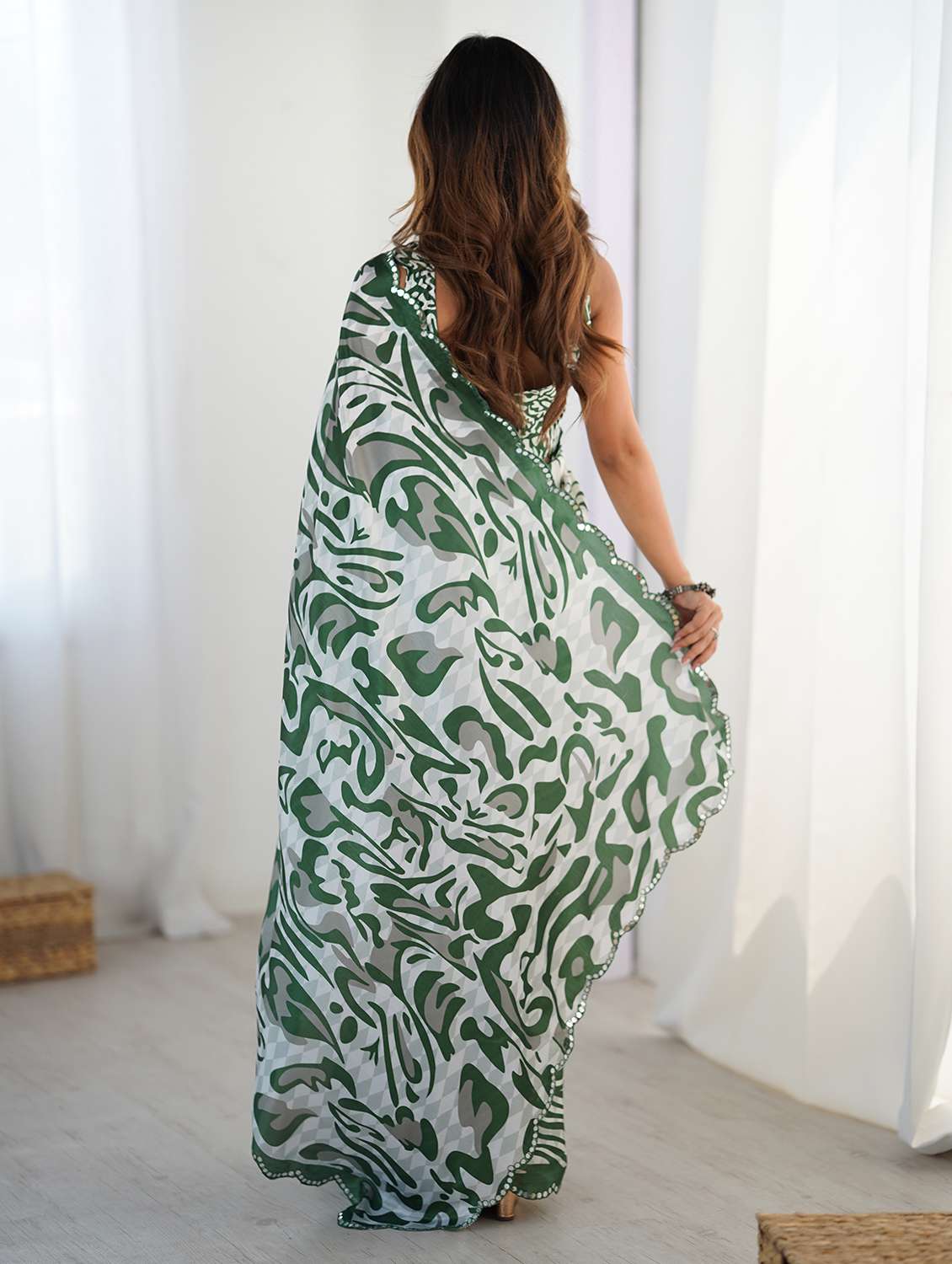 women printed casual wear saree with blouse - 22618533 -  Standard Image - 4