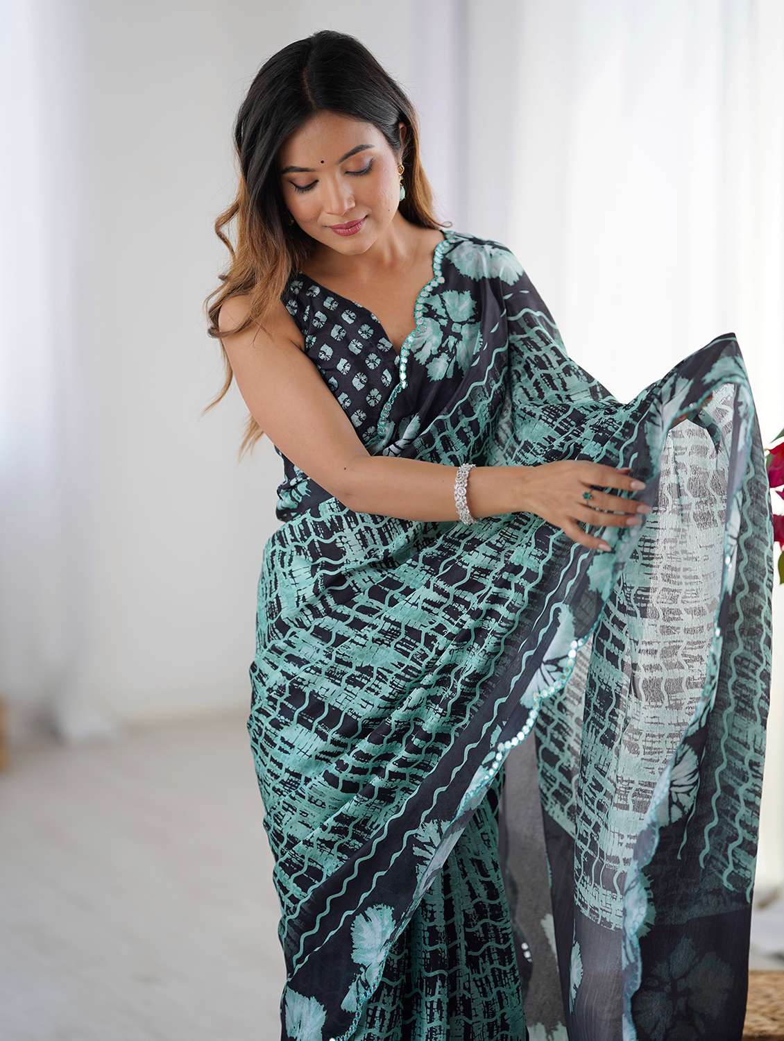 Women Printed Casual Wear Saree With Blouse - 22618535 -  Standard Image - 1