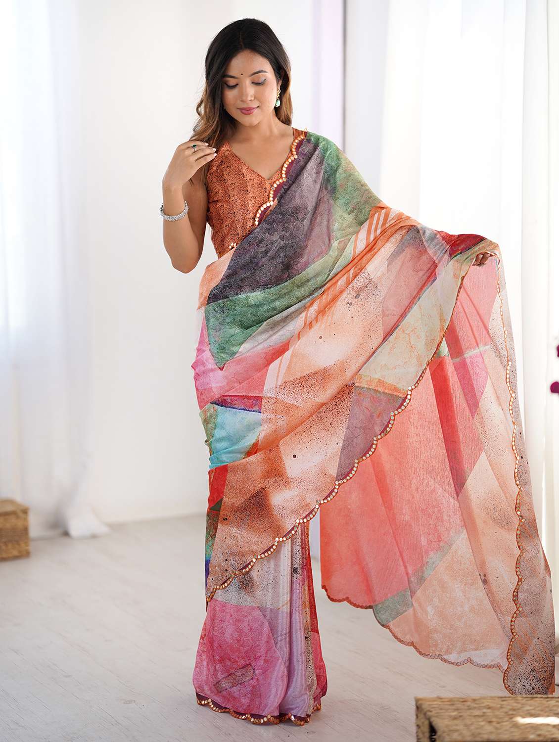 women printed casual wear saree with blouse - 22618536 -  Standard Image - 4