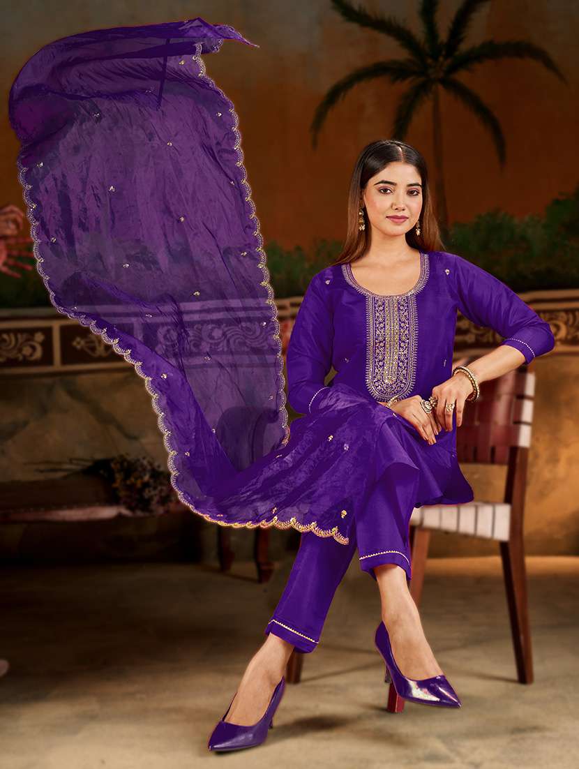Women Embroidered Three Quarter Sleeves Kurta Pant Set With Dupatta - 22618824 -  Standard Image - 4