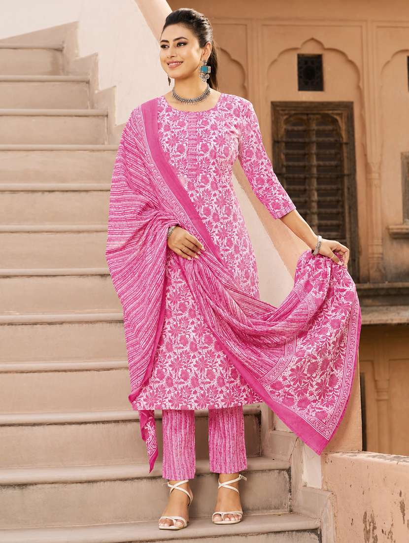 women printed three quarter sleeves kurta pant set with dupatta