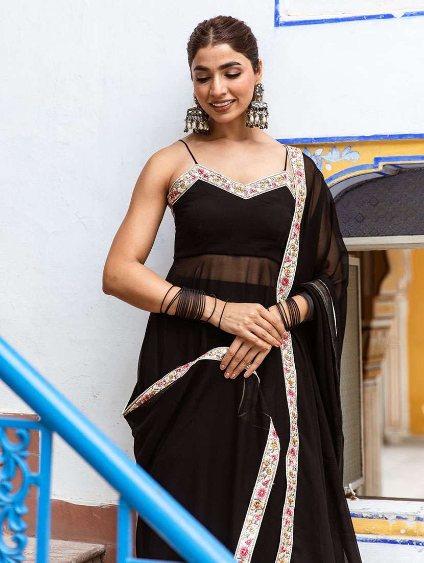 Women Embroidered Sleeveless Kurta Pant Set With Dupatta - 22619496 -  Standard Image - 1