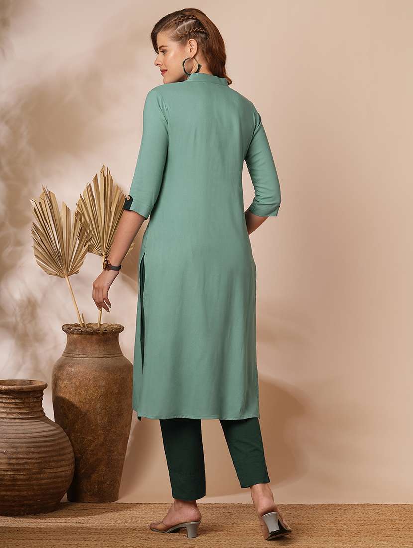 Women Solid Three Quarter Sleeves Straight Kurta - 22625697 -  Standard Image - 4