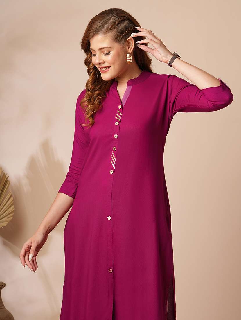 Women Solid Three Quarter Sleeves Straight Kurta - 22625698 -  Standard Image - 1