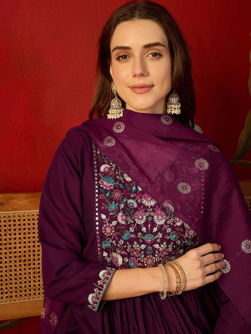 Women Embroidered Three Quarter Sleeves Kurta Pant Set With Dupatta - 22626435 -  Standard Image - 1