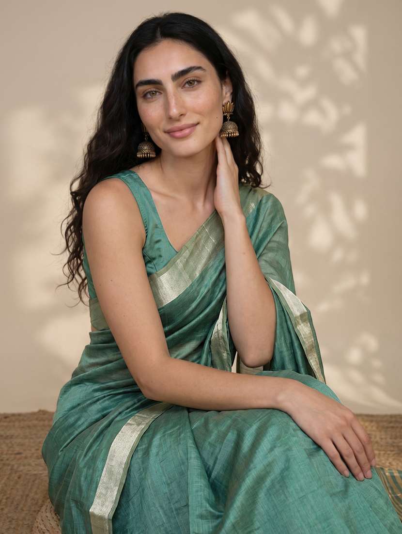 Women Solid With Bordered Saree With Blouse - 22626963 -  Standard Image - 1