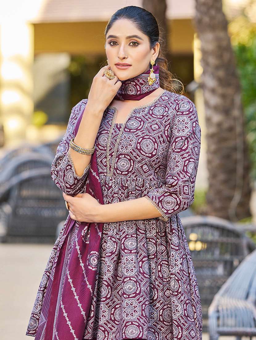 Women Printed Three Quarter Sleeves Kurta Sharara Set With Dupatta - 22627105 -  Standard Image - 1