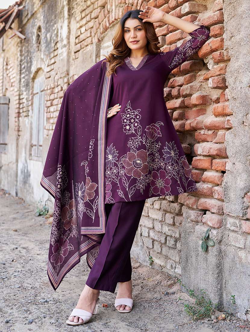 women printed three quarter sleeves kurta pant set with dupatta