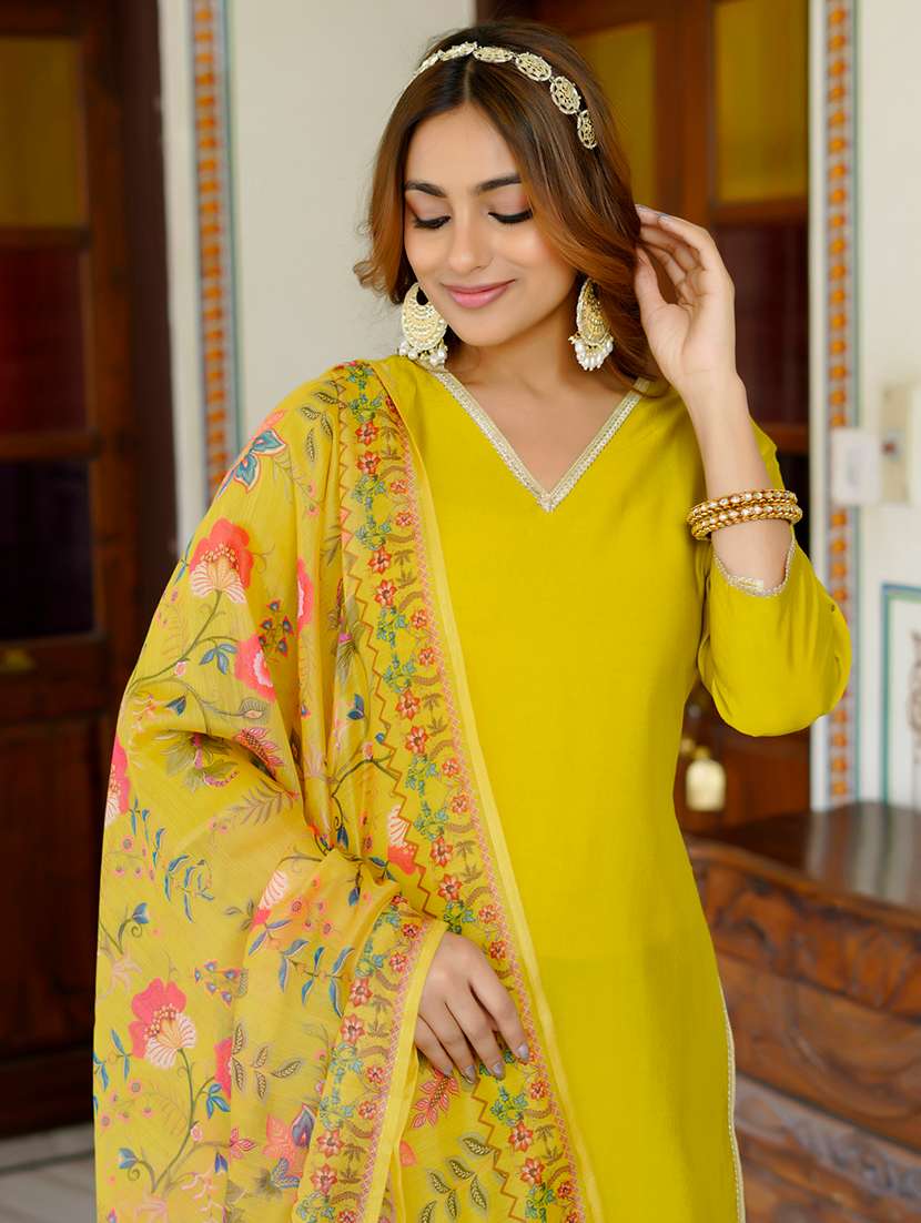 Women Solid Three Quarter Sleeves Kurta Salwar Set With Dupatta - 22627111 -  Standard Image - 1