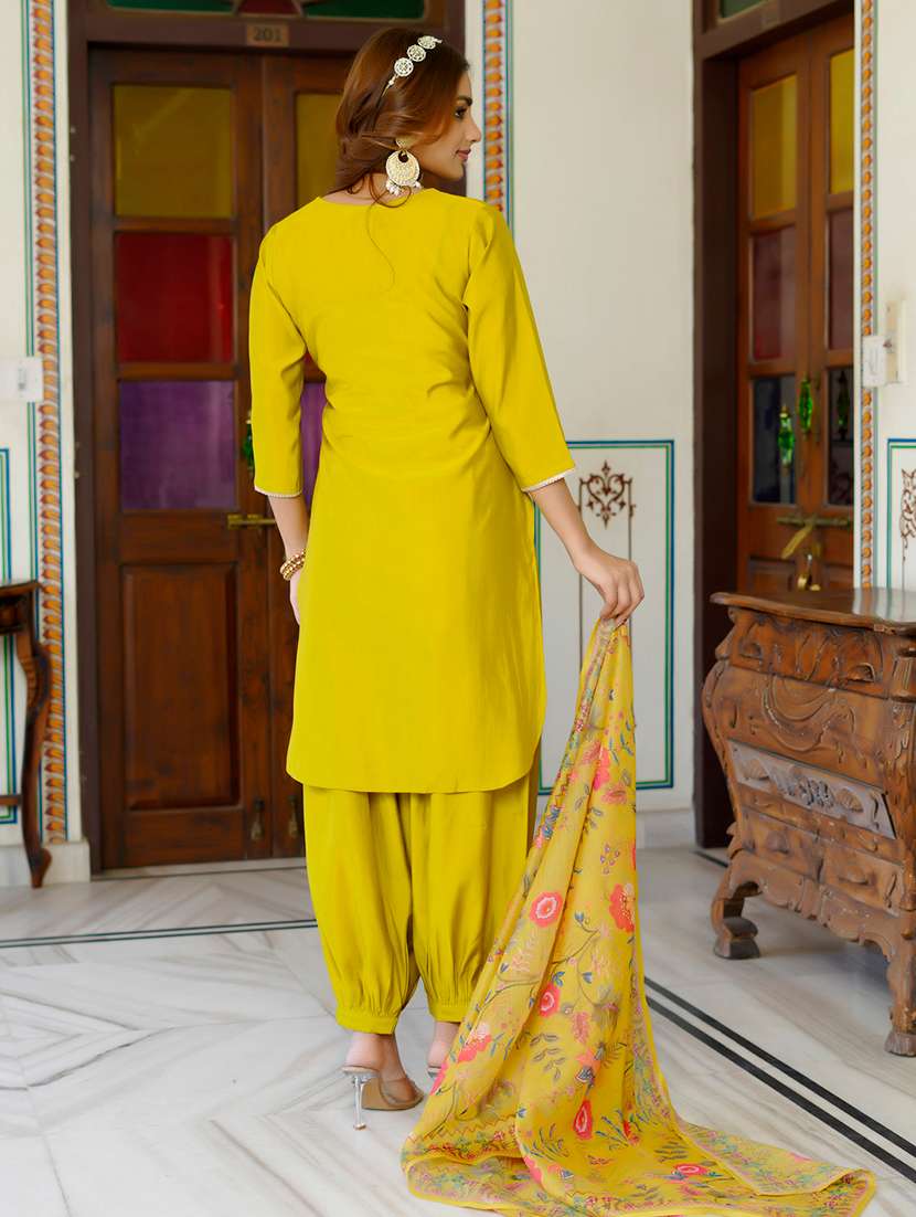 Women Solid Three Quarter Sleeves Kurta Salwar Set With Dupatta - 22627111 -  Standard Image - 4