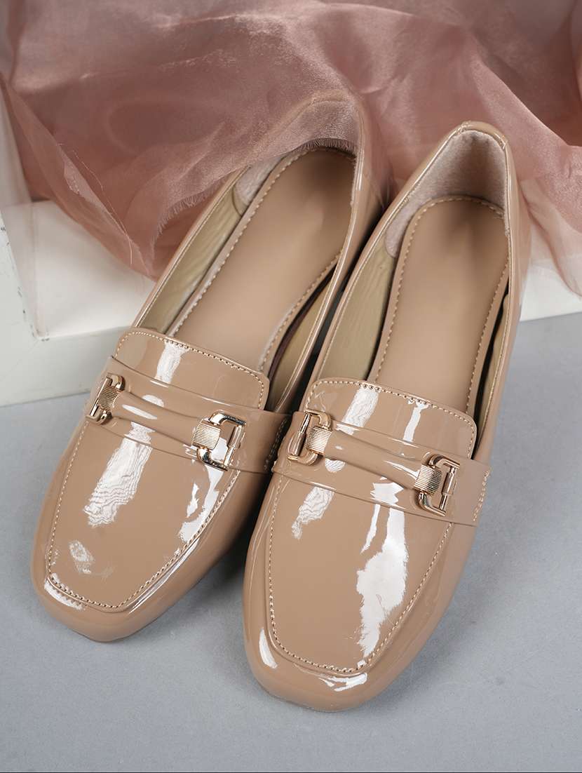 women solid slip on loafer