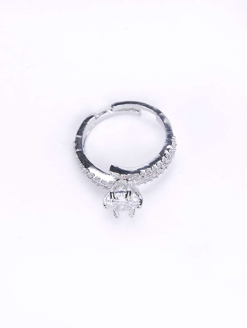 women wedding bliss ring - 22627958 -  Standard Image - 1
