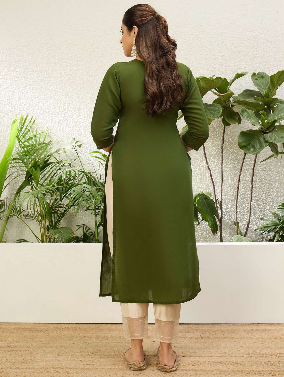 Women Solid With Work Three Quarter Sleeve Straight Kurta - 22639730 -  Standard Image - 4